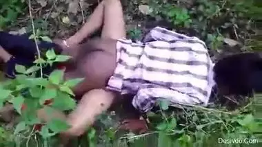 Hinndisex Vidio - Hindisex Video Of A Big Ass Bhabhi Enjoying Outdoor Sex With Her Lovers  indian tube porno