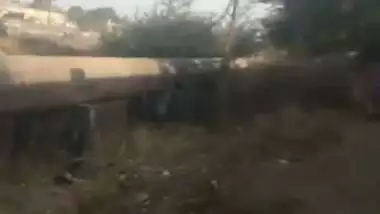 Horny man fucks a desi randi in a plastic hut on the road