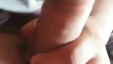 Gf giving a blowjob while listening to Hindi music