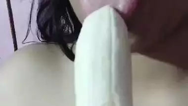 Bengali girl playing with boobs and pussy viral videos