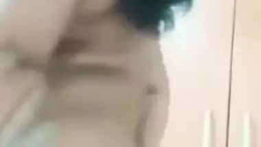 Beautiful Sri Lankan Desi XXXX girl’s nude show on selfie cam