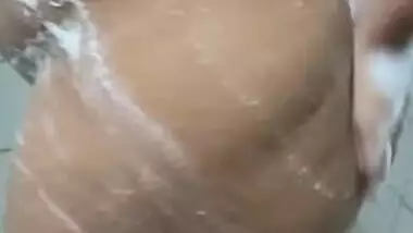 My Indian girl friend bathing - Tamil girl Divya