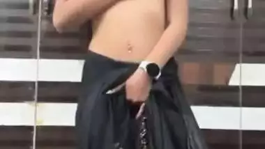 Your_Saniya01 in Black Saree Showing Boobs with Nipple Clamps on StripChat Live