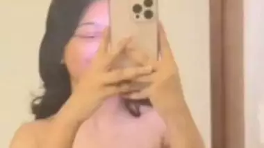 Mallu girl in saree and in topless viral video making