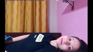 Gorgeous bhabhi playing with her nude figure