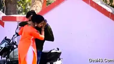 Guy thinks he is better than any porn actor so he will fuck Desi woman