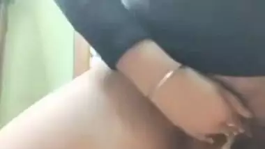 Beautiful Sexy Ass Indian Horny Girl Showing And Masturbating Part 2