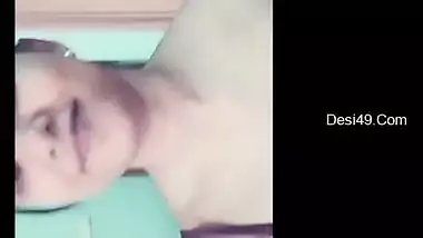 XXX breast of Desi girl deserve to be exposed in self-made porn movie