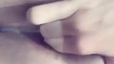 Beautiful tanker Bhabi Fingering her wet pussy 2 video’s part 1