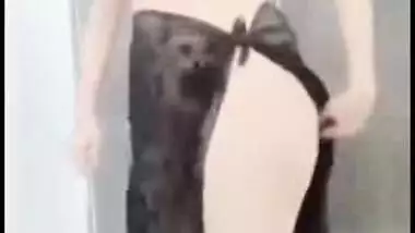 Sultry Pakistani gal impresses with nude XXX dance for private chat