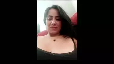 Pakistani MILF nipple show selfie