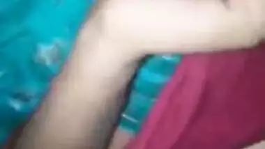 Dehati cum-hole porn clip of Dehati bhabhi exposing her pussy