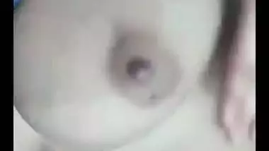 Cute bhabhi in affair with Facebook friend and nude call