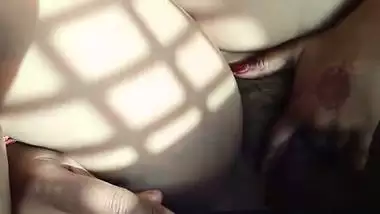 Desi Indian Mumbai whore put her finger in her pussy part 2