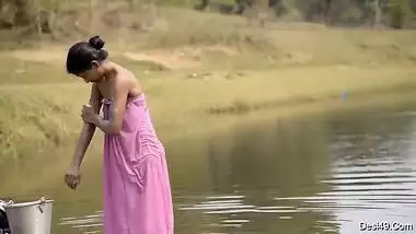 Student with camera spies on Desi women to jerk off watching videos