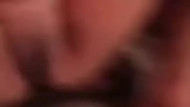 Desi escort girl exposes pussy in the Desi hotel room for MMS hunters