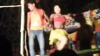 Desi naked boobs show squeeze suck stage dance