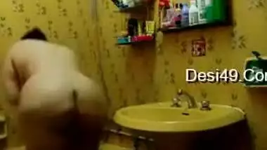 Today Exclusive- Sexy Telugu Bhabhi Record Her Bathing Video For Hubby