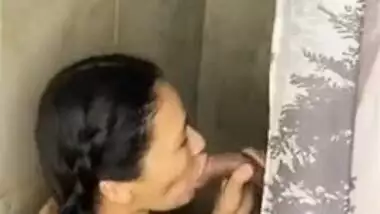 Sorprendo A Mi Amigo En Ducha, Tiene La Verga Enorme
