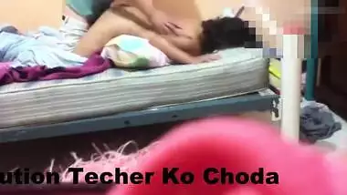 سوتیلا بیٹا تھا جس کا لن دیکھ کے ماں اپنے آپ پہ...