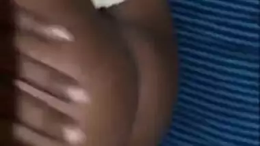 Man thrusts cock into his Desi classmate's mouth in this MMS video