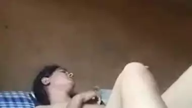 Slim Desi wench enjoys hardcore XXX session with dude in MMS video