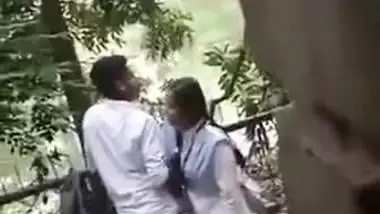 Today Exclusive- Desi Clg Lover Outdoor Romance And Sex Capture By