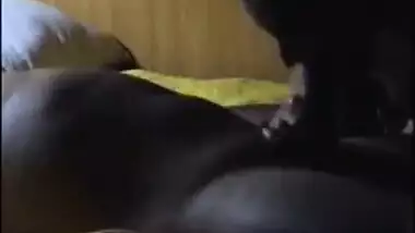 Desi sex vids of an Indian pair fucking in a hotel room