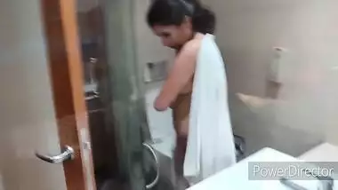 Young Boy - Punjabi Girl Punam Seduces A Made Him Bathed And Fucked Hard In Bathroom Also