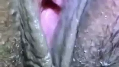 Indian female needs her boyfriend to film close-up porn of her cherry