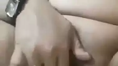 Indian nude lady strips her saree and masturbates