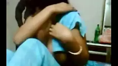 Indian girl enjoyed home sex by group of men in lodge room