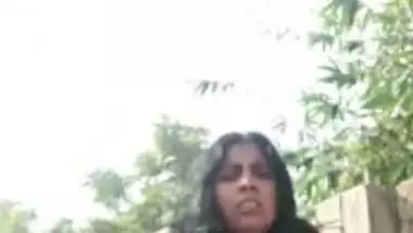 Nude desi Bhabhi bathing outdoors and enjoys video call sex