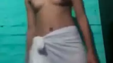 Teen performs amateur webcam sex show and strips down in the bathroom