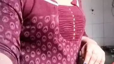 Dirty Desi housewife hikes up her dress and pees for live XXX show