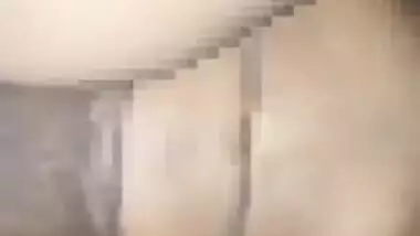 Desi video of MILF with shaved twat who lies on back during XXX sex