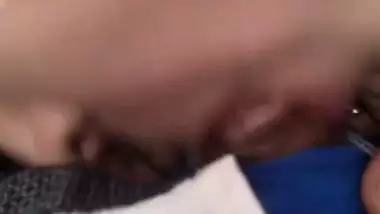 A Karachi lady sucks a dick in the office in Pakistani sex