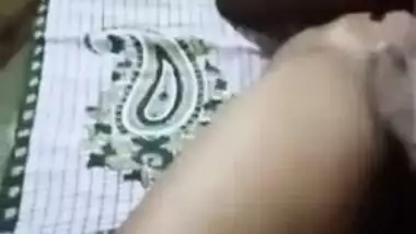 Opportunity to film the Desi mom masturbating makes the guy happy