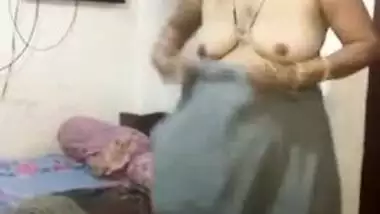 Indian changes in dorn room knowing about camera filming XXX clip