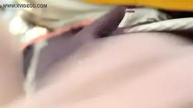 Amateur XXX video where Desi chick is fucked after giving a handjob