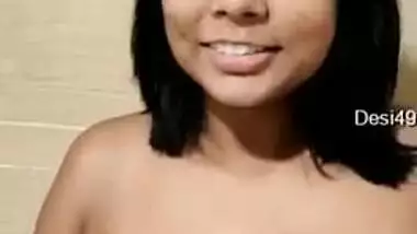 Young Indian woman took clothes off to masturbate XXX hole with water