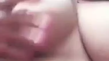 A lot of porn actresses will be jealous of Desi woman's boobs