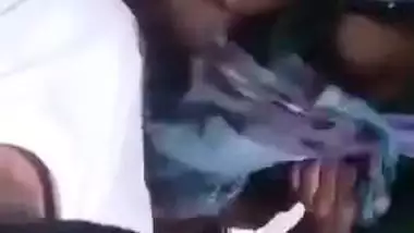 18 yr old teen’s Pakistani sex video from lover’s car