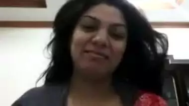 Horny Desi mom impresses with immense XXX boobs during webcam show
