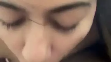 Hindi girl tries blowjob and satisfies boyfriend