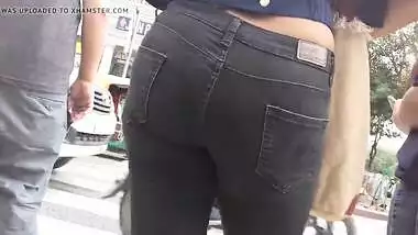 Bellyful Girls in Tight Jeans Butt