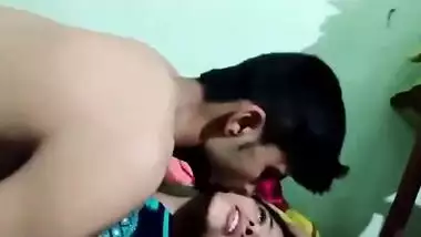 Dude sticks cock into XXX snatch of his Desi girlfriend for the cam