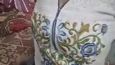 Today Exclusive- Desi Bhabhi Showing Her Nude Body And Blowjob Part 1