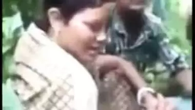 Desi mms sex videos, caught as devar fuck bhabhi outdoor In the jungle