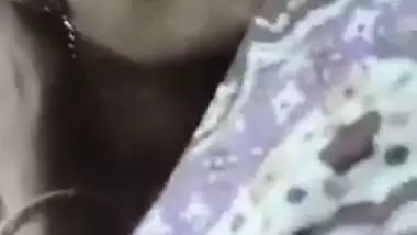 Newly married couple kissing and wife blowjob viral MMS